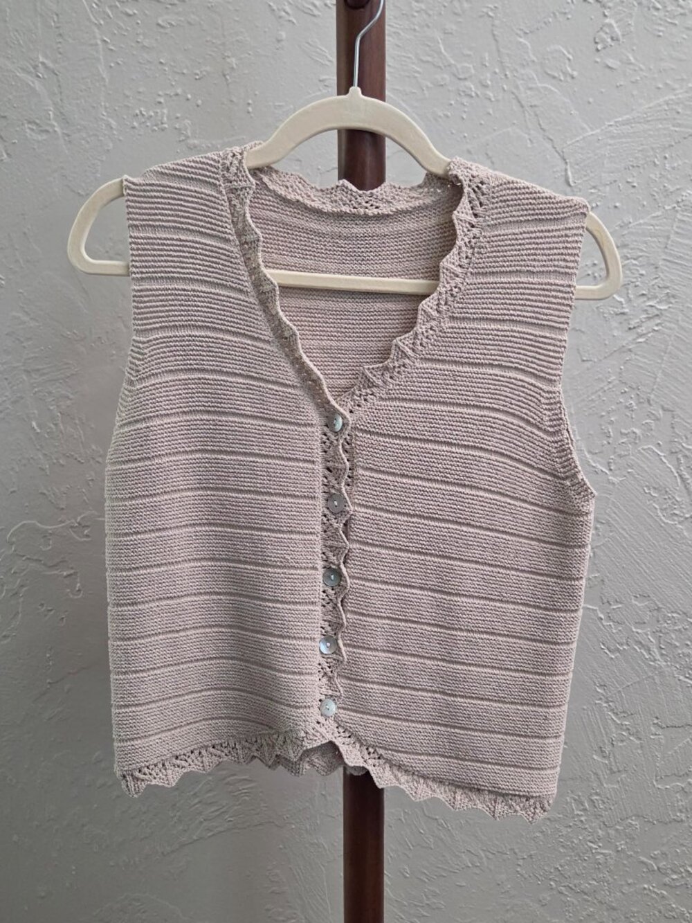 T13. Women's Scalloped Trim Knit Button-Front Vest